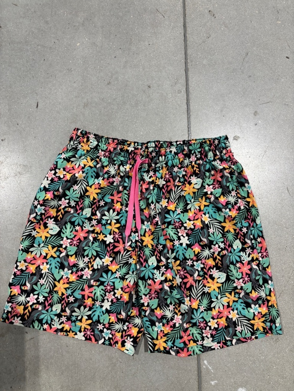 chubbies Black Tropical Floral Swim Trunks with Pink Drawstring